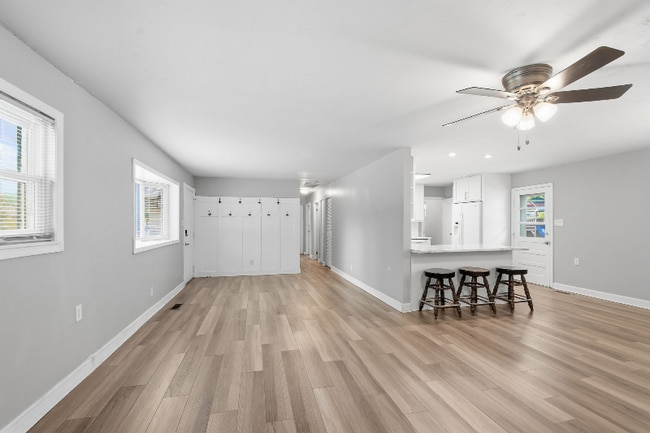 Building Photo - 5104 Elmhurst Dr