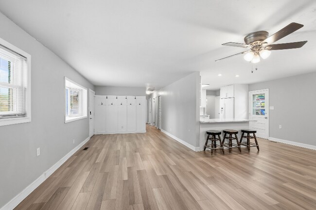 Foto del edificio - 5104 Elmhurst Dr