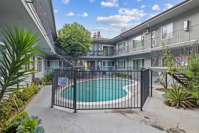 Foto del edificio - 5427 Carlton Way