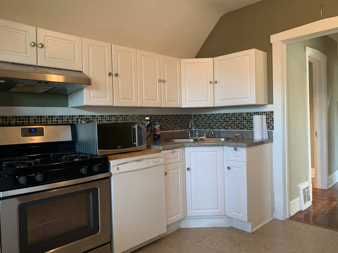Kitchen - 4704 W Waveland Ave