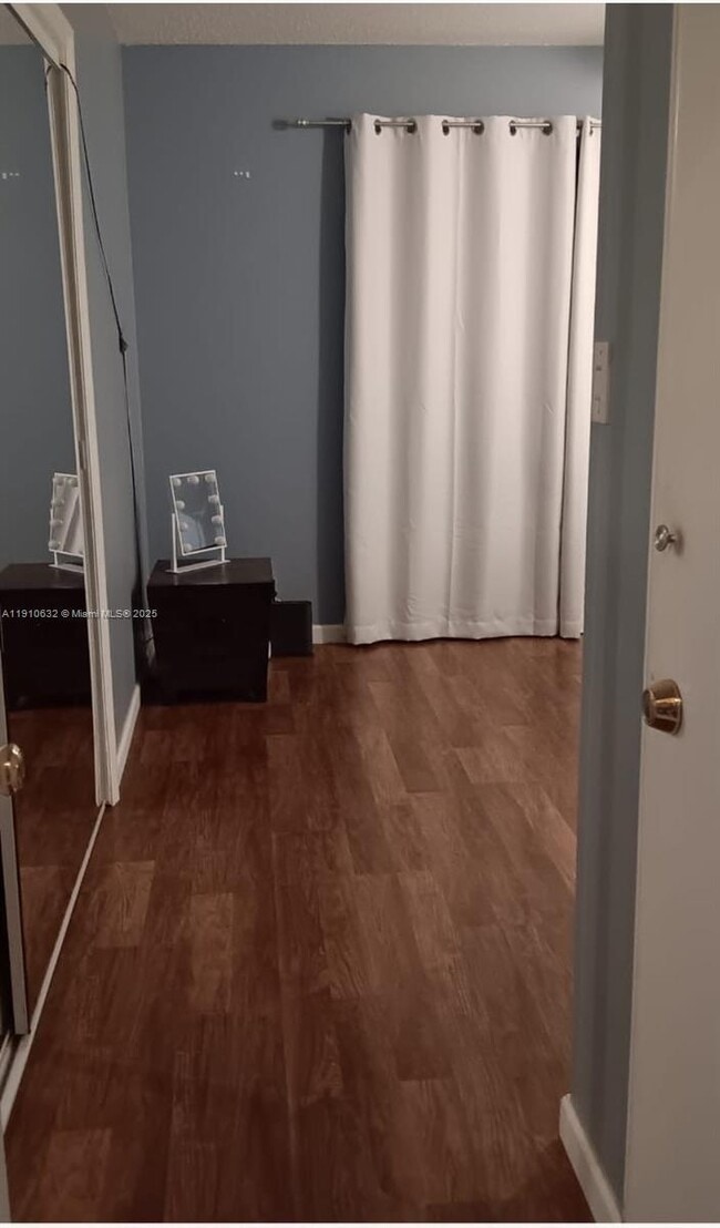 Foto del edificio - 2560 SW 11th St