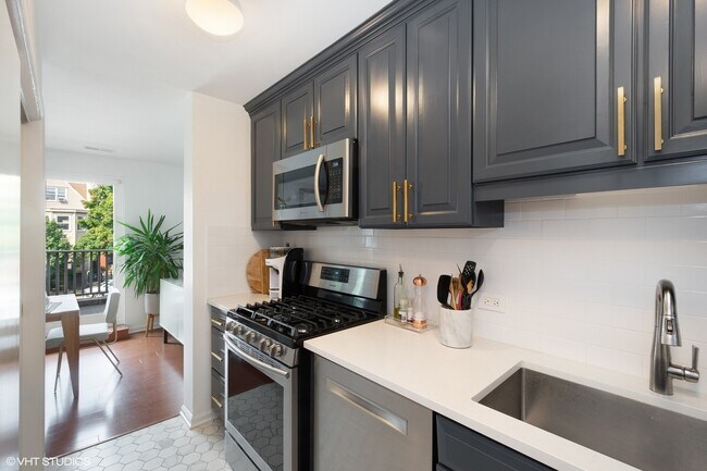 Foto del edificio - 2757 N Wayne Ave