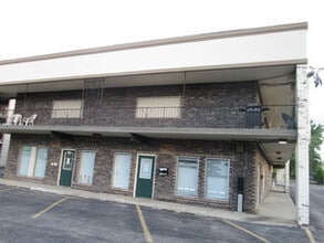 Building Photo - 7925 W 103rd St Building Photo - 7925 W 103rd St
