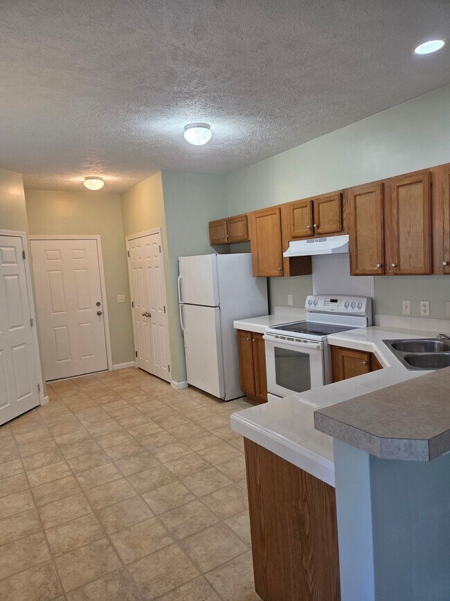 Building Photo - 818 Lasalle Dr