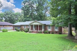 Building Photo - 212 Pinewood Dr