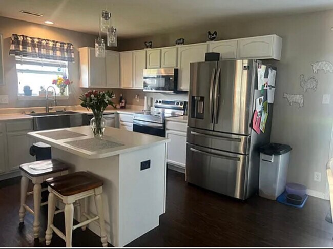 Foto del edificio - 443 Watercress Way