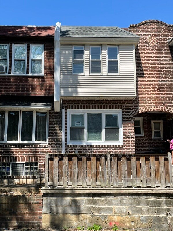 Foto principal - 929 Carver St