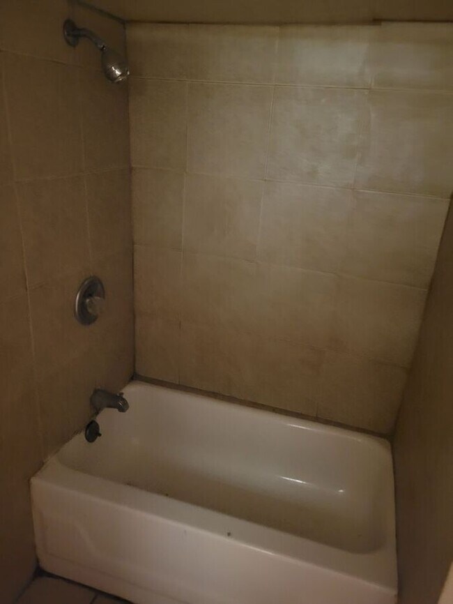 Foto del edificio - Basement Apartment at 90 Cutler, Newark NJ