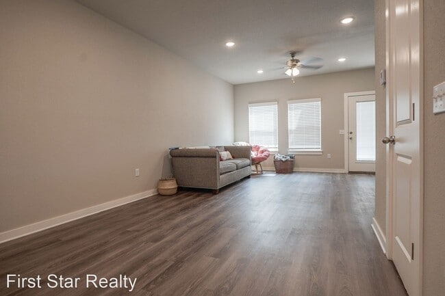 Building Photo - 2 br, 2.5 bath House - 654 N Littleleaf Te...