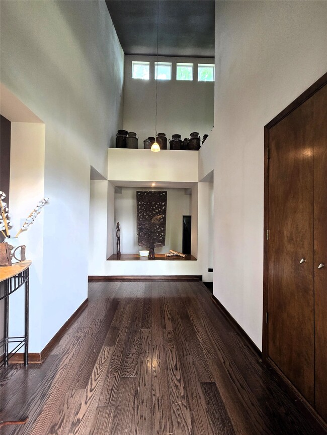 Building Photo - 3231 Hemingway Dr