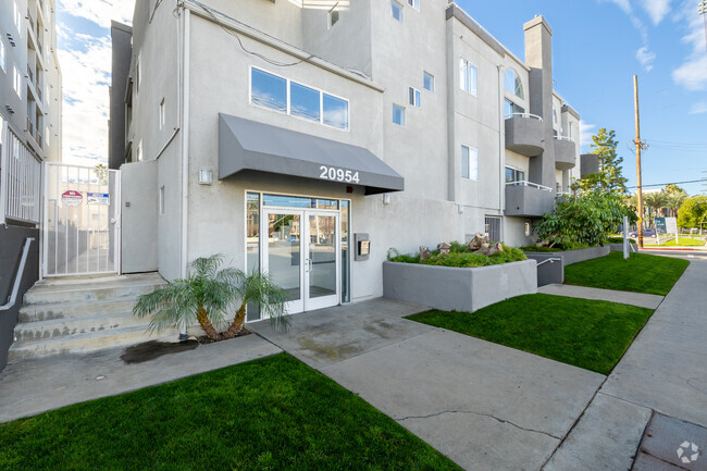 Entrada - CAMBRIDGE COURT APARTMENTS