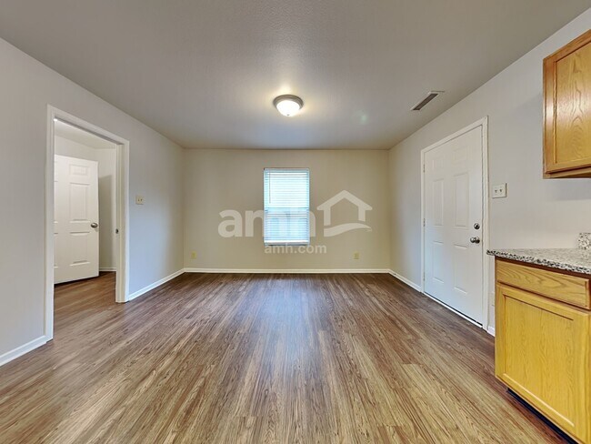 Foto del edificio - 1516 Bray Dr