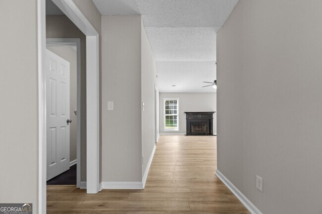 Foto del edificio - 1587 Brush Creek Dr