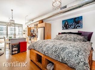 Foto del edificio - 1111 S Grand Ave