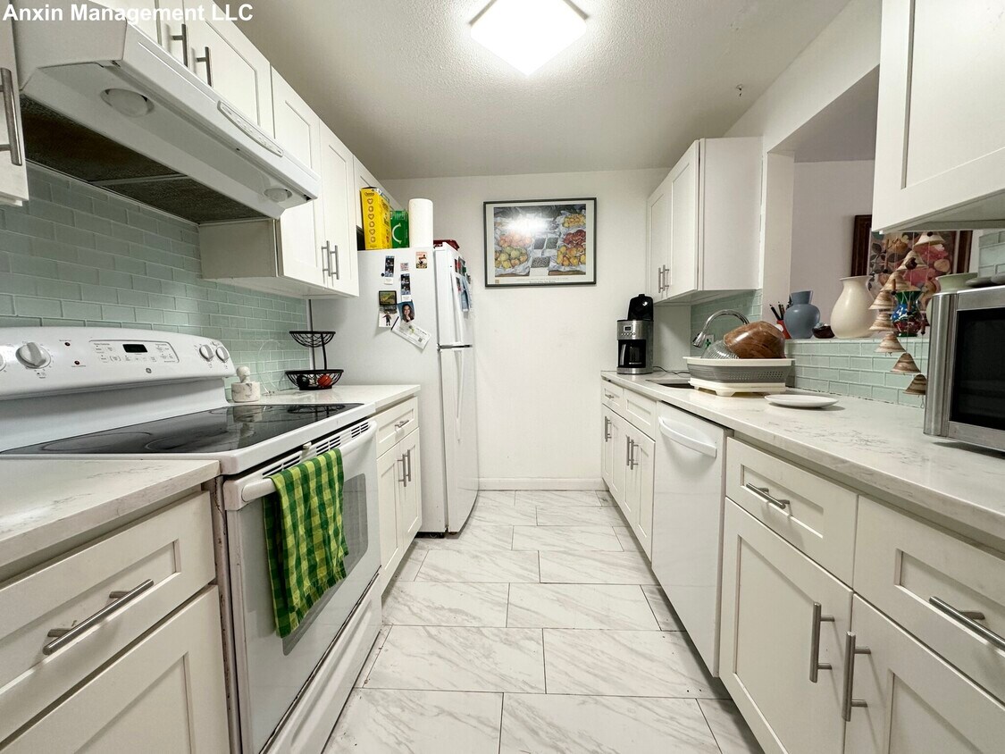 73 Charlesbank Rd Unit 205, Newton, MA 02458 Condo for Rent in Newton