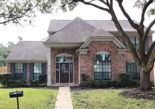 Building Photo - 3226 Country Club Blvd