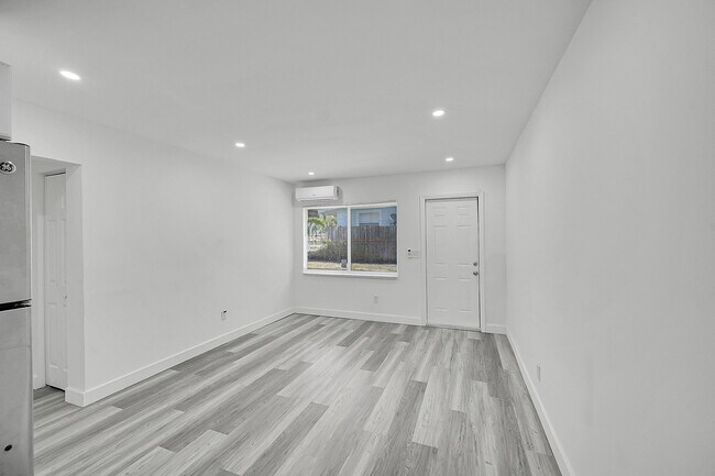 Foto del edificio - 1157 W 36th St