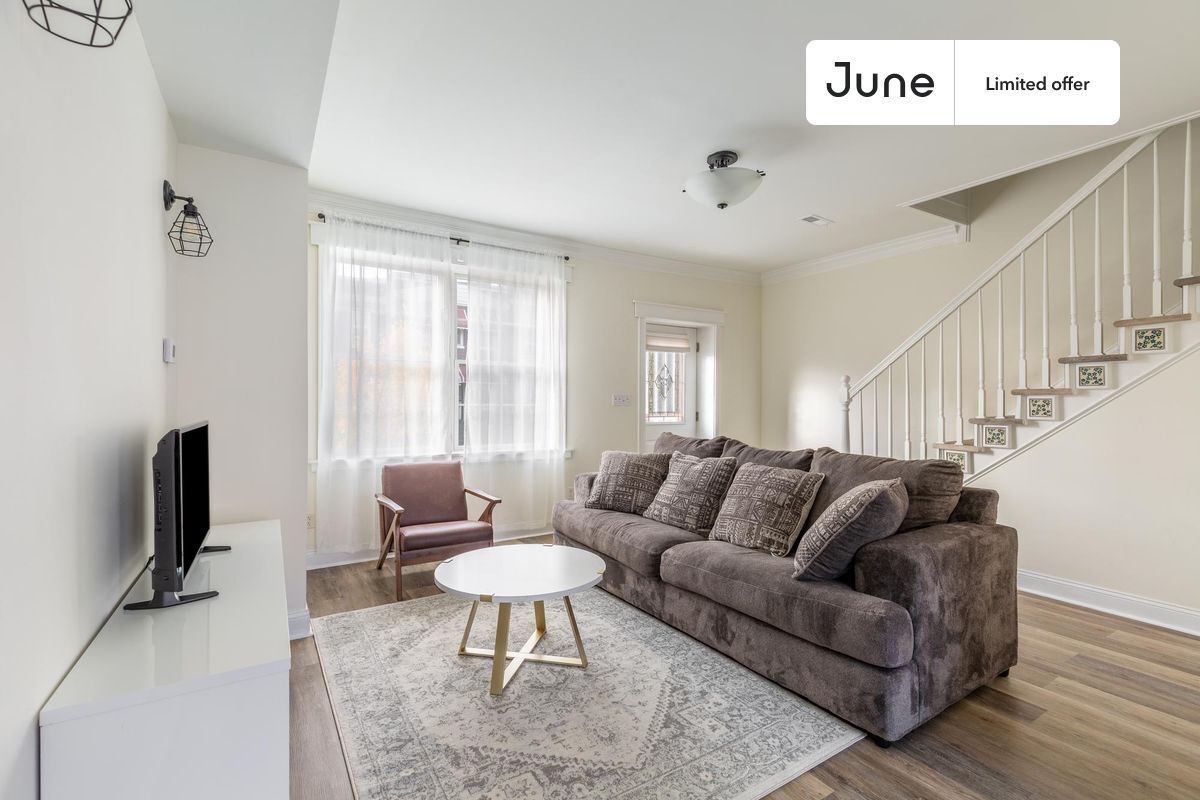 Foto principal - 216 Ascot Pl NE