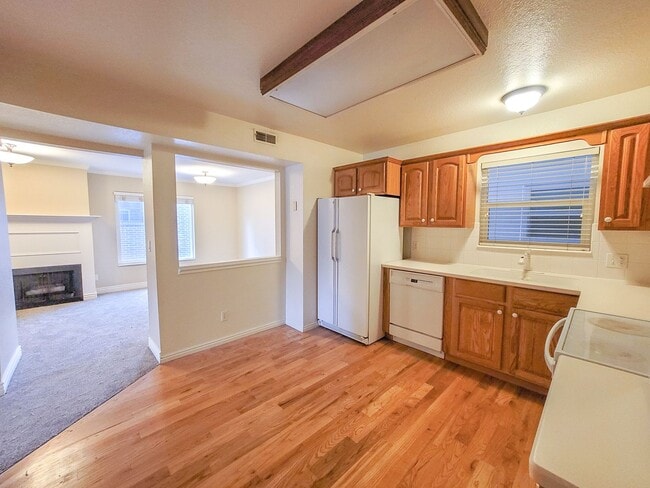 Building Photo - Partially Furnished 2 bedroom, 1 bathroom ...