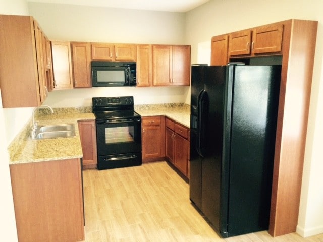 Kitchen - Granite! - 1401 Poplar St