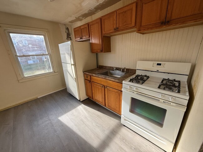 Building Photo - 339 Hemlock Dr