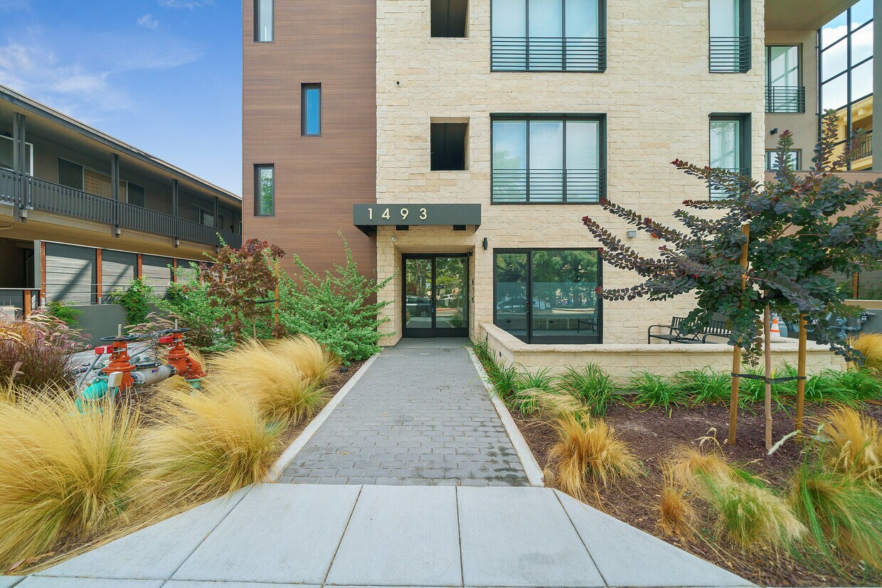 1493 Oak Grove Ave Unit 202