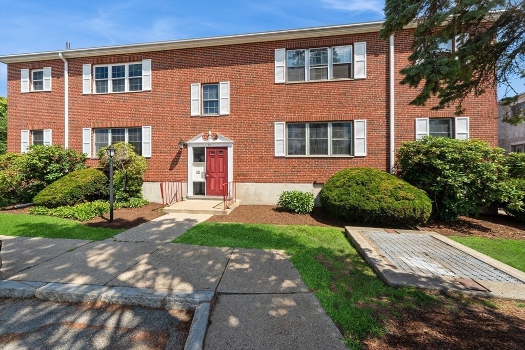 Foto principal - 31 Lake Shore Ct