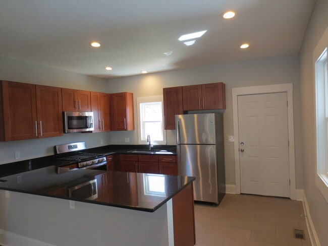 Building Photo - 1448 W 54th St