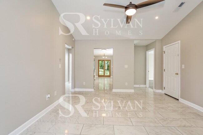 Building Photo - Discover Spacious Comfort & Fun
