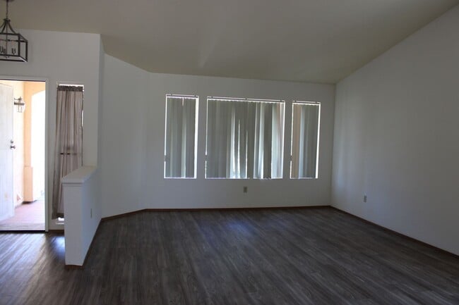Building Photo - 3 Bedroom, 2 Bathroom, 2 Car Attached Garage