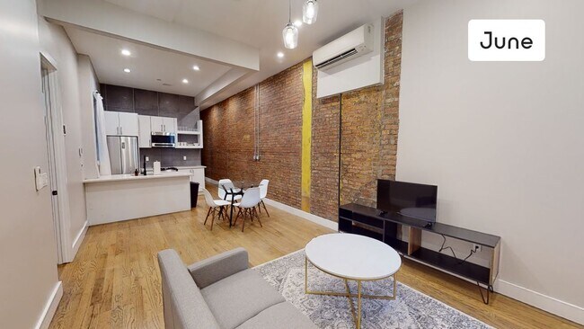 Building Photo - ROOM ONLY in 6-bed/6.5-bath Home