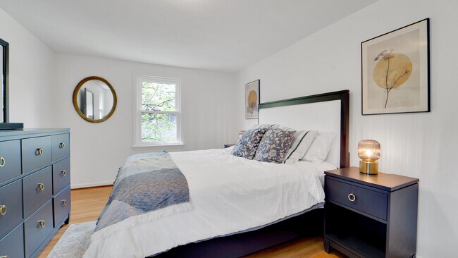 Building Photo - 288 Oakridge Dr