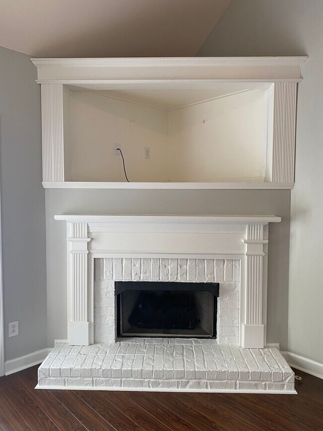 Foto del edificio - 3 BR, 2 BA, 2 Car Garage, Fenced in Yard, ...