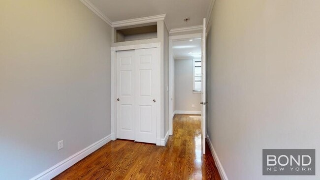 Foto del edificio - 326 E 35th St