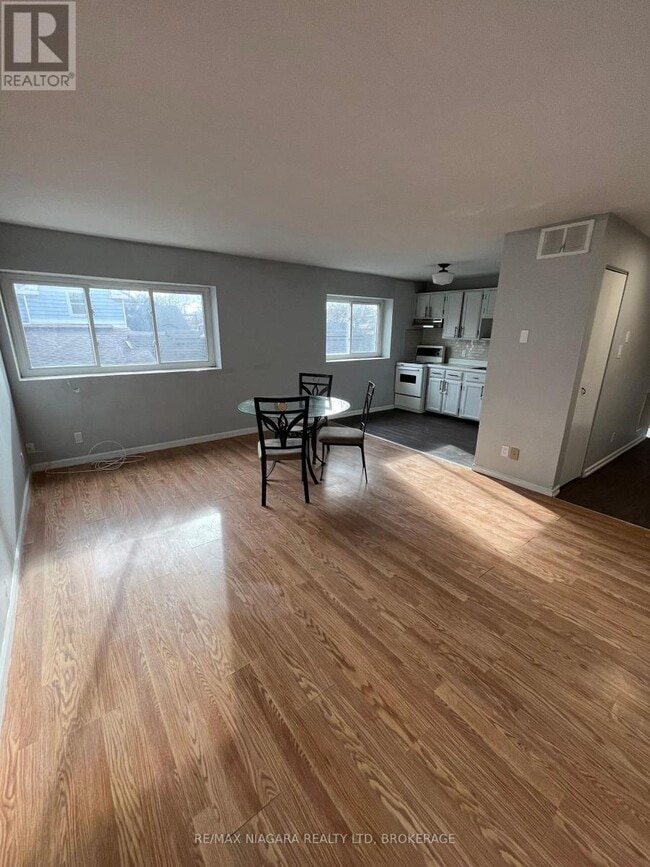 Building Photo - 620 King St