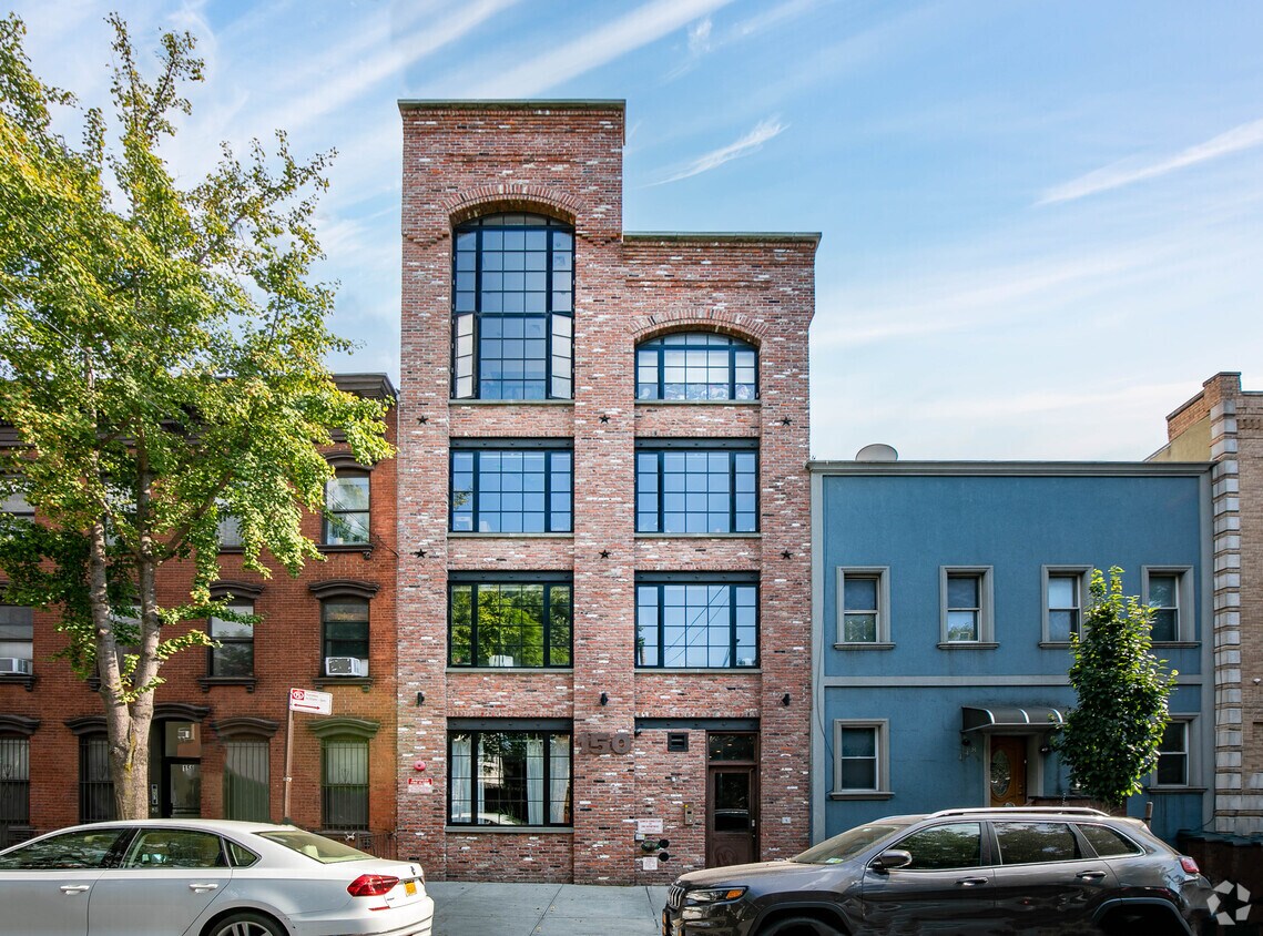 Primary Photo - 150 Richardson St