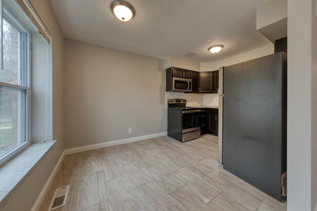 Building Photo - 933 Brookside Ave