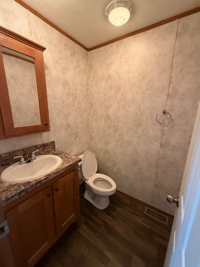 Foto del edificio - 519 S English Creek Rd