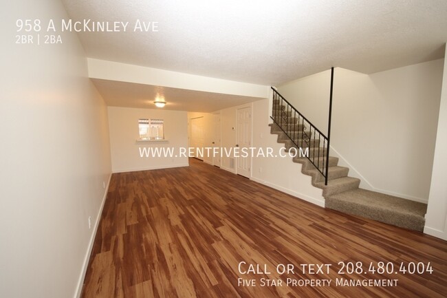 Foto del edificio - Spacious McKinley Townhome Available! Visi...