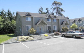 Building Photo - 1810 Sandpiper Ln