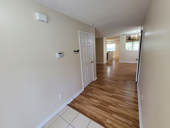 Building Photo - RENTAL Townhouse
