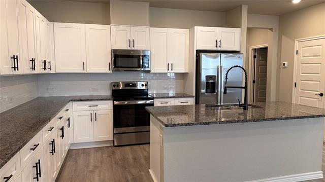 Building Photo - 709 16th St