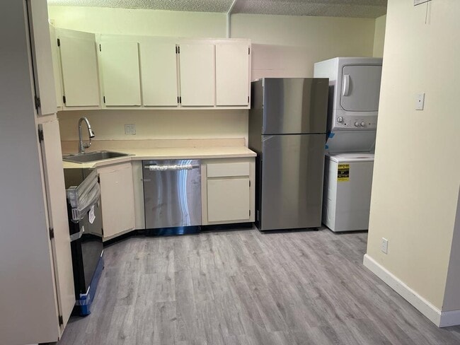 Building Photo - 203 Foxtail Dr