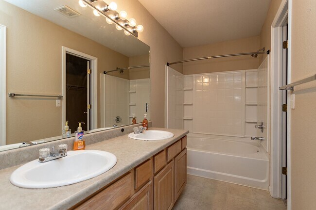 Foto del edificio - BEAUTIFUL RANCH-STYLE 3BD HOME in FOUNTAIN - Security Deposit Waiver Available