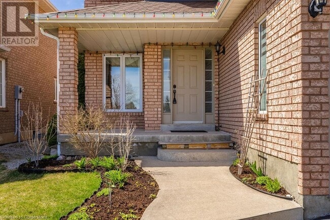 Building Photo - 5100 Fallingbrook Dr
