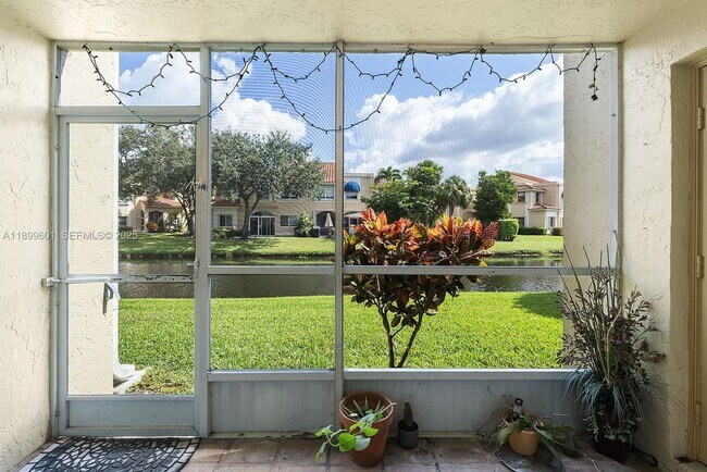 Foto del edificio - 428 Lakeview Dr