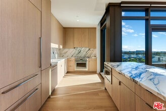 Building Photo - 700 Broadway