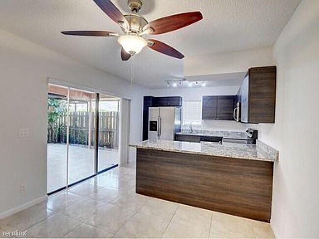 Building Photo - 3 br, 2.5 bath House - 7781 Courtyard Run W