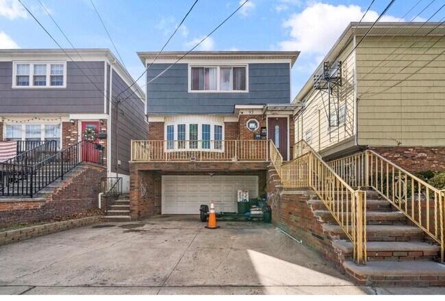 Building Photo - 93 Lord Ave