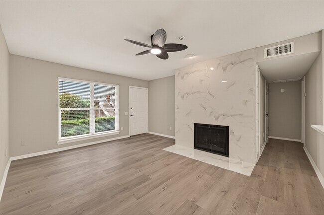 Foto del edificio - 1860 White Oak Dr